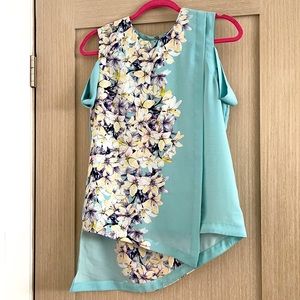 BCBG MAXAZRIA top, light blue with flowers Szize S